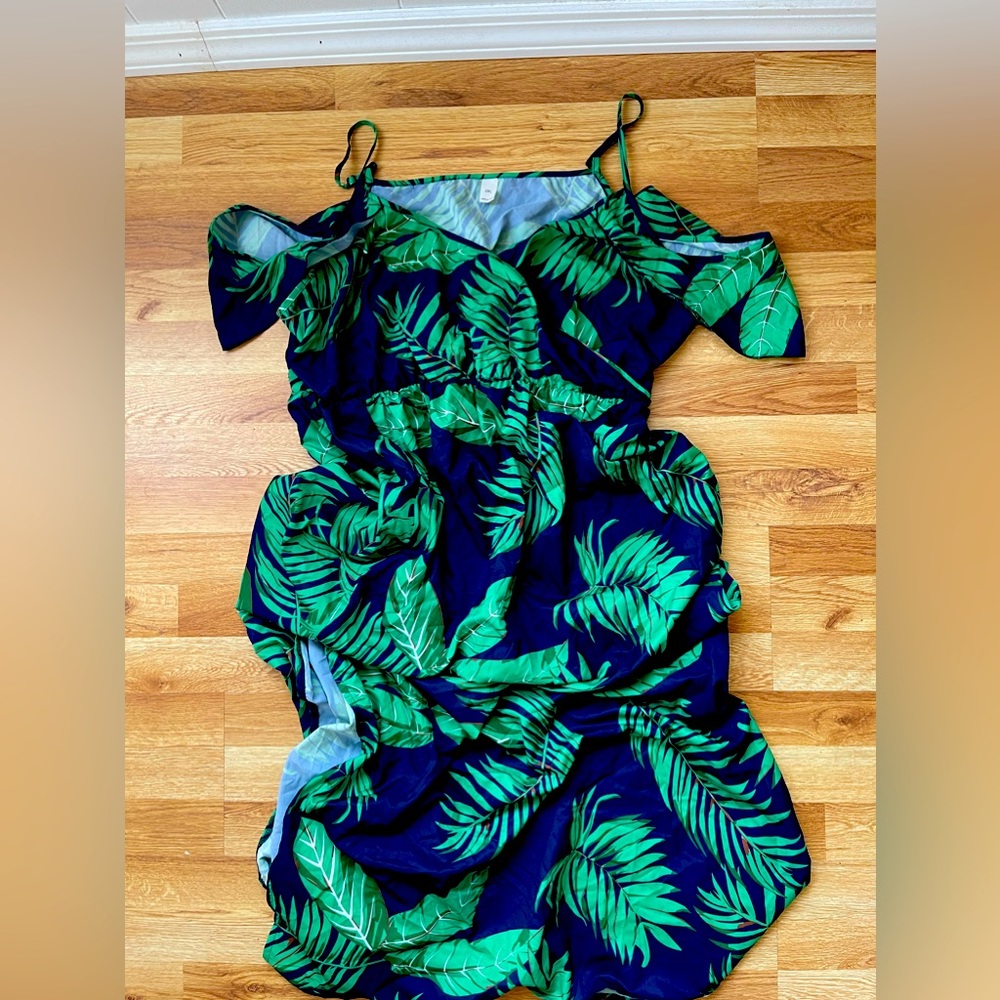 Milumia Navy/Green Palm Print Cold Shoulder Maxi Dress